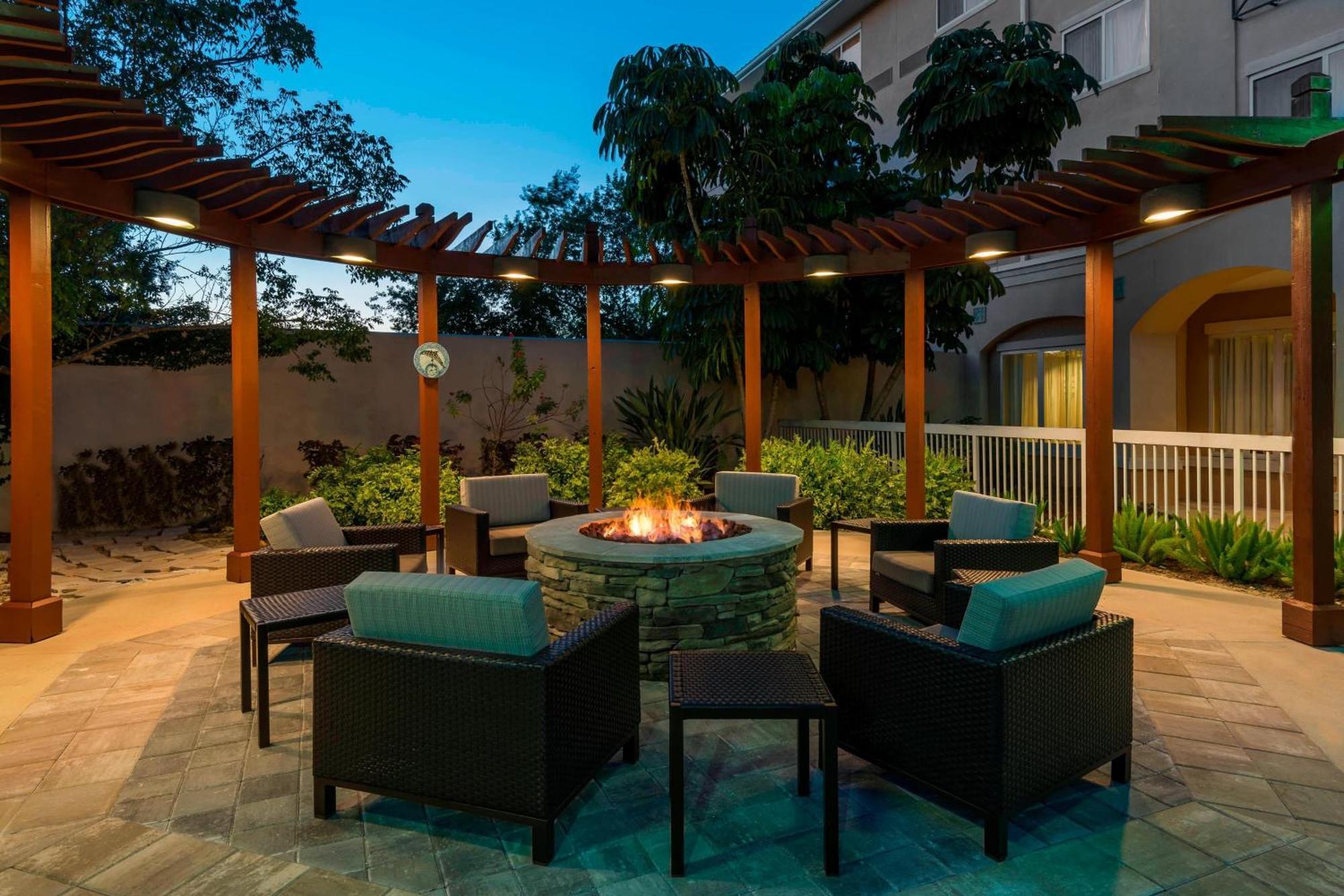 Courtyard Fort Myers At I-75 And Gulf Coast Town Center Estero Eksteriør billede
