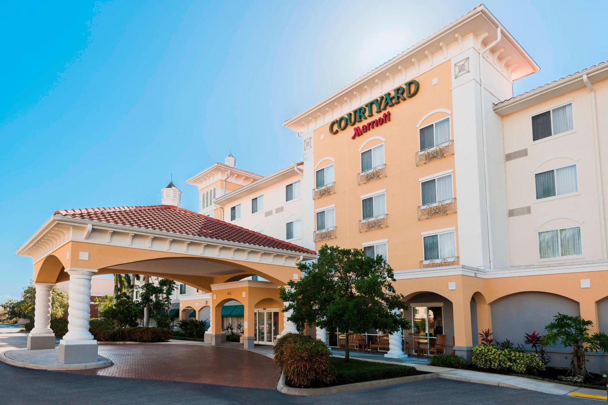 Courtyard Fort Myers At I-75 And Gulf Coast Town Center Estero Eksteriør billede